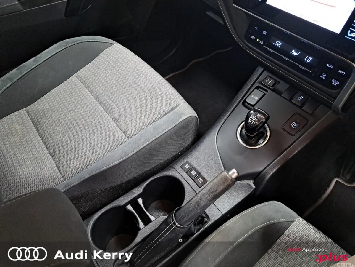 Toyota Auris MPV, Petrol Hybrid, 2018, White