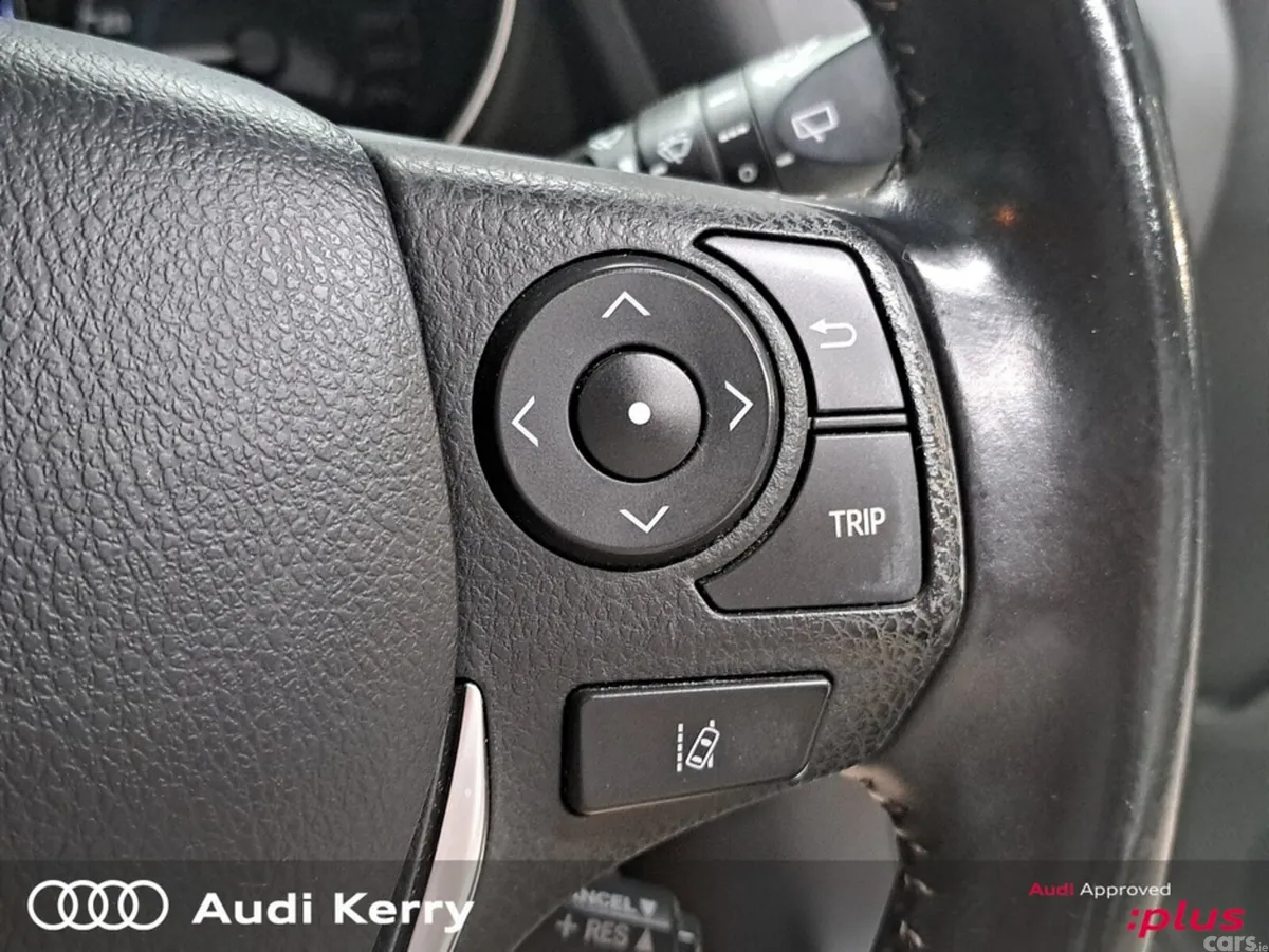 Toyota Auris MPV, Petrol Hybrid, 2018, White
