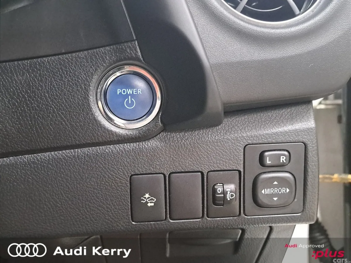 Toyota Auris MPV, Petrol Hybrid, 2018, White