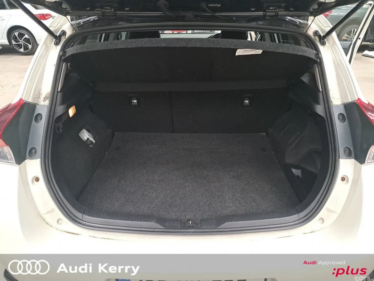 Toyota Auris MPV, Petrol Hybrid, 2018, White