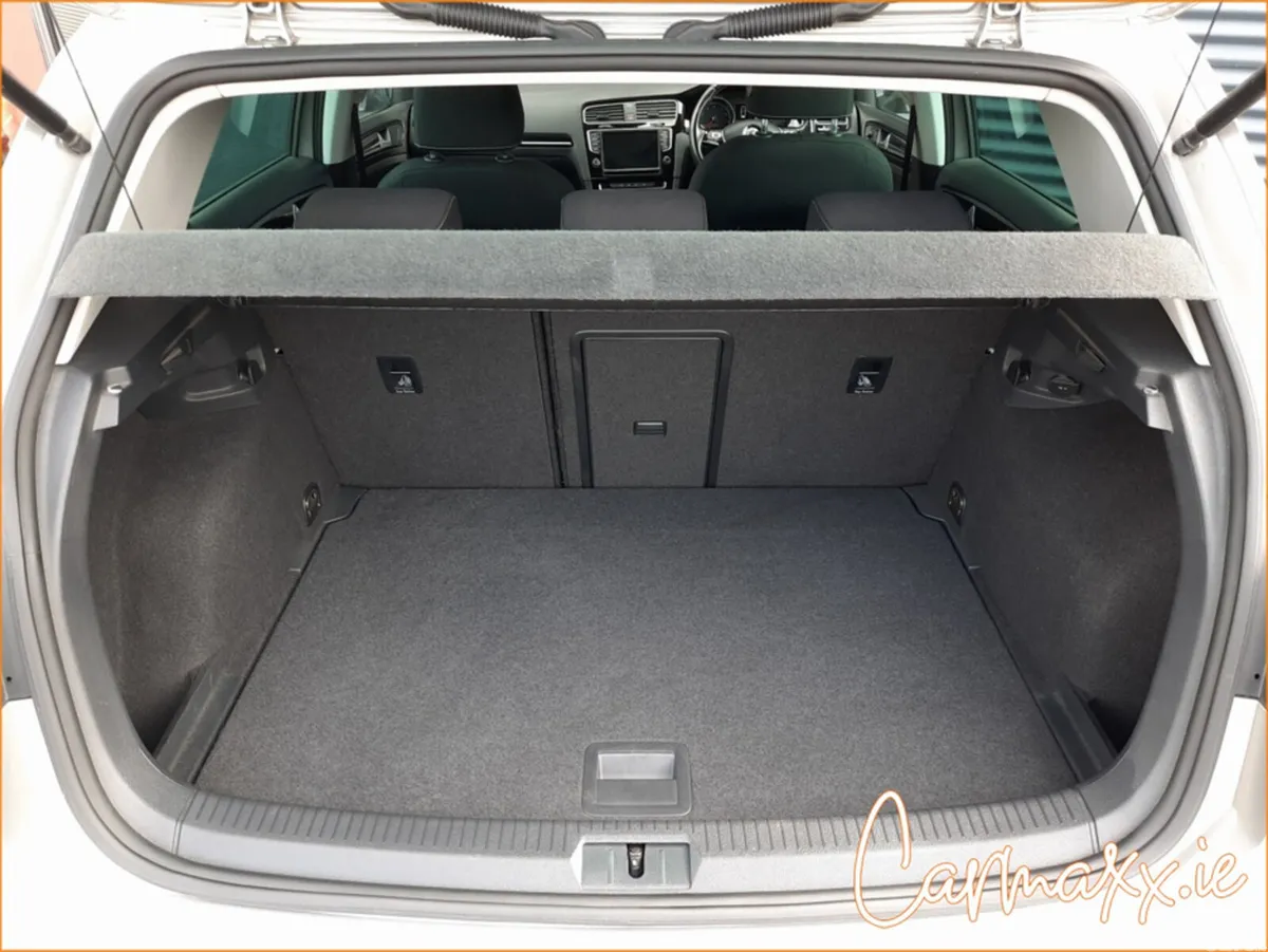 Volkswagen Golf Hatchback, Petrol, 2017, Silver