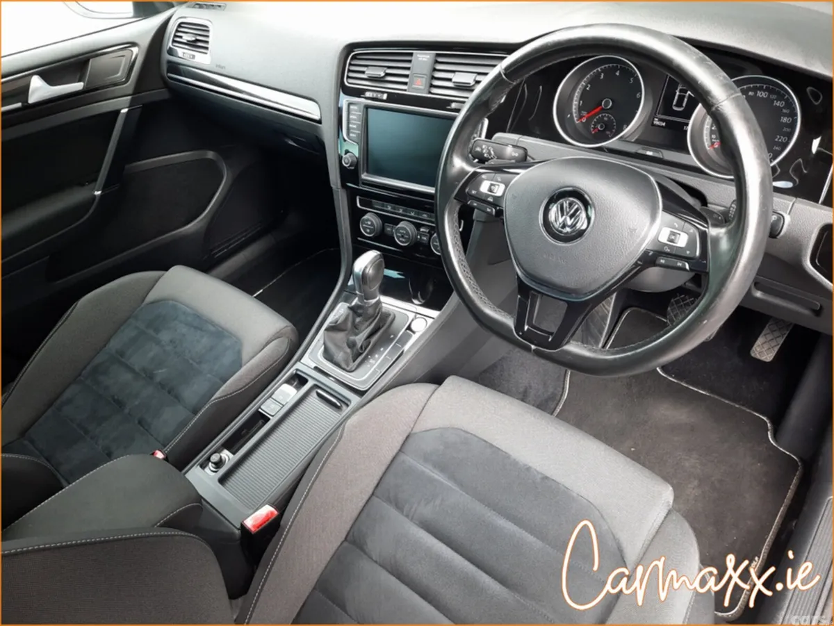 Volkswagen Golf Hatchback, Petrol, 2017, Silver