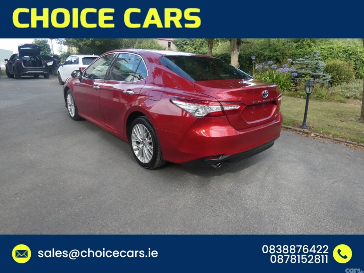 Toyota Camry Saloon, Petrol Hybrid, 2018, Red