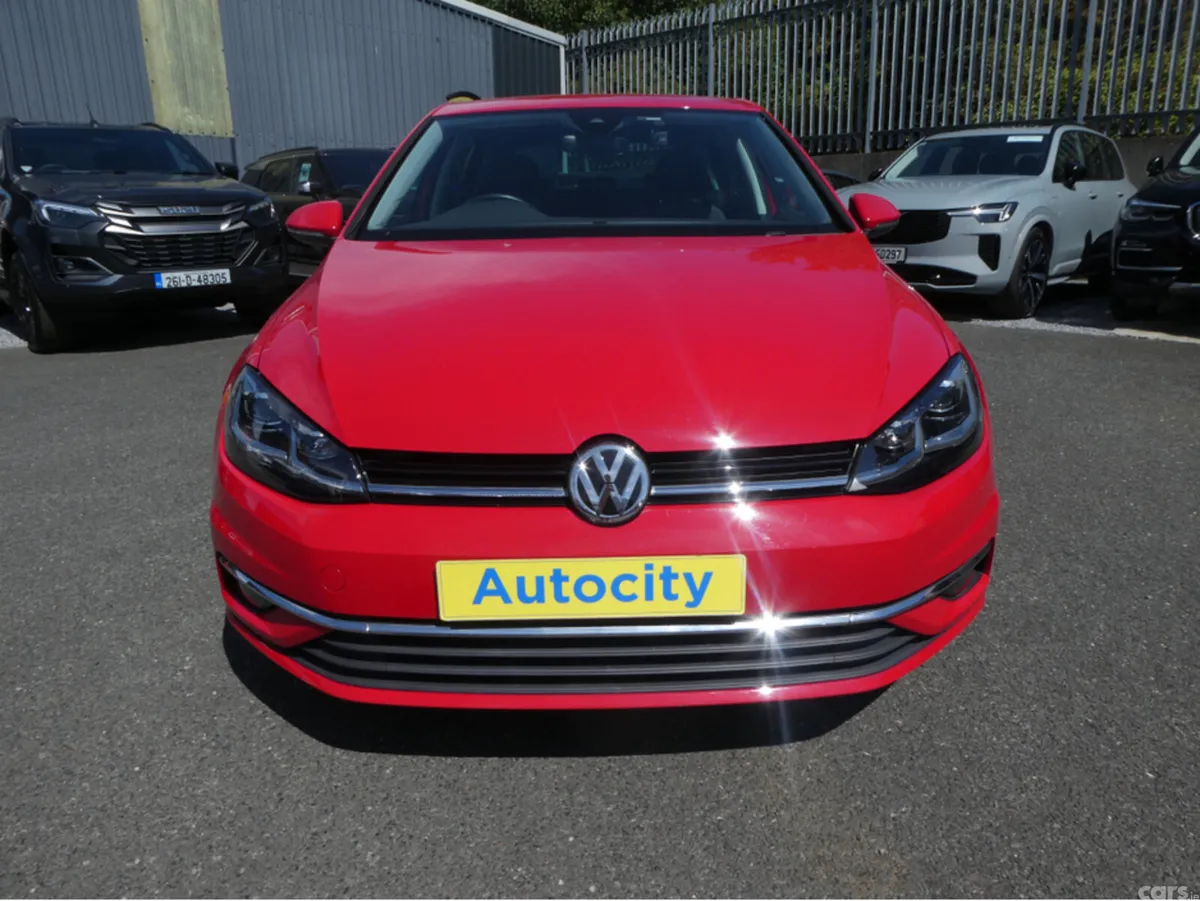 Volkswagen Golf Hatchback, Petrol, 2017, Red