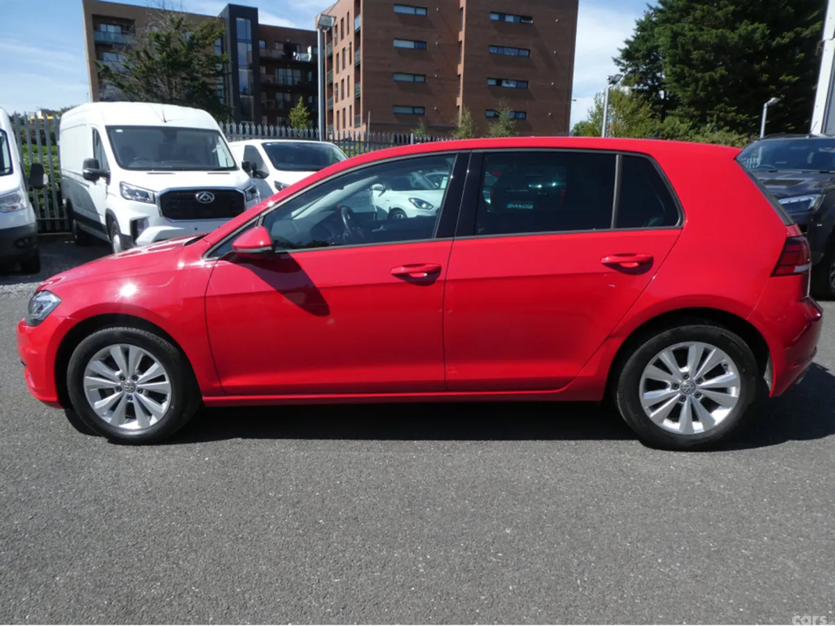 Volkswagen Golf Hatchback, Petrol, 2017, Red