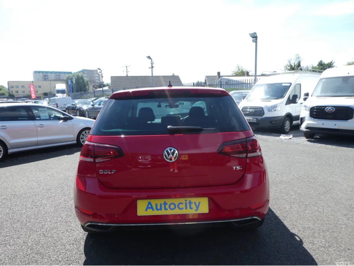 Volkswagen Golf Hatchback, Petrol, 2017, Red