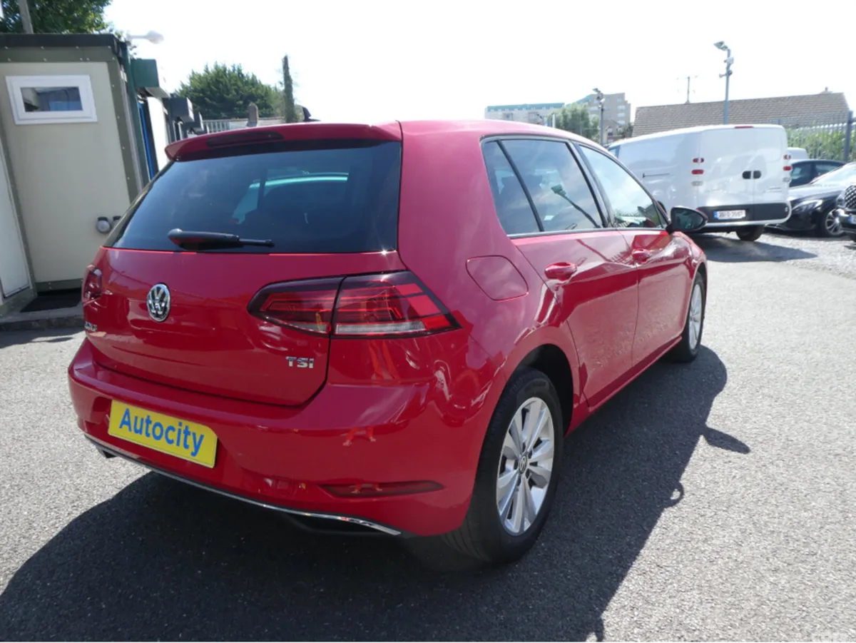 Volkswagen Golf Hatchback, Petrol, 2017, Red