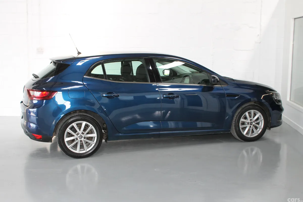 Renault Megane Hatchback, Diesel, 2021, Blue
