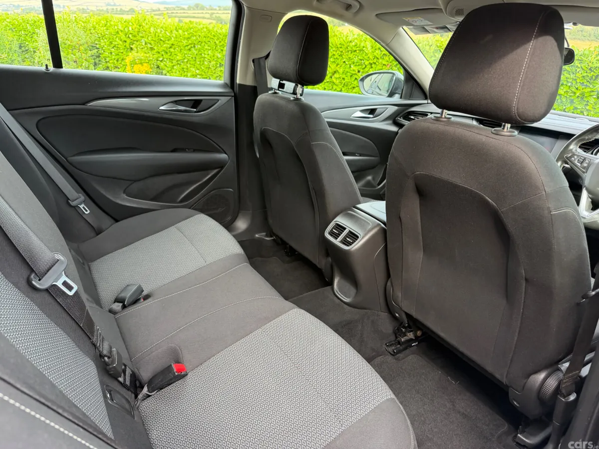 Opel Insignia Hatchback, Diesel, 2019, Black