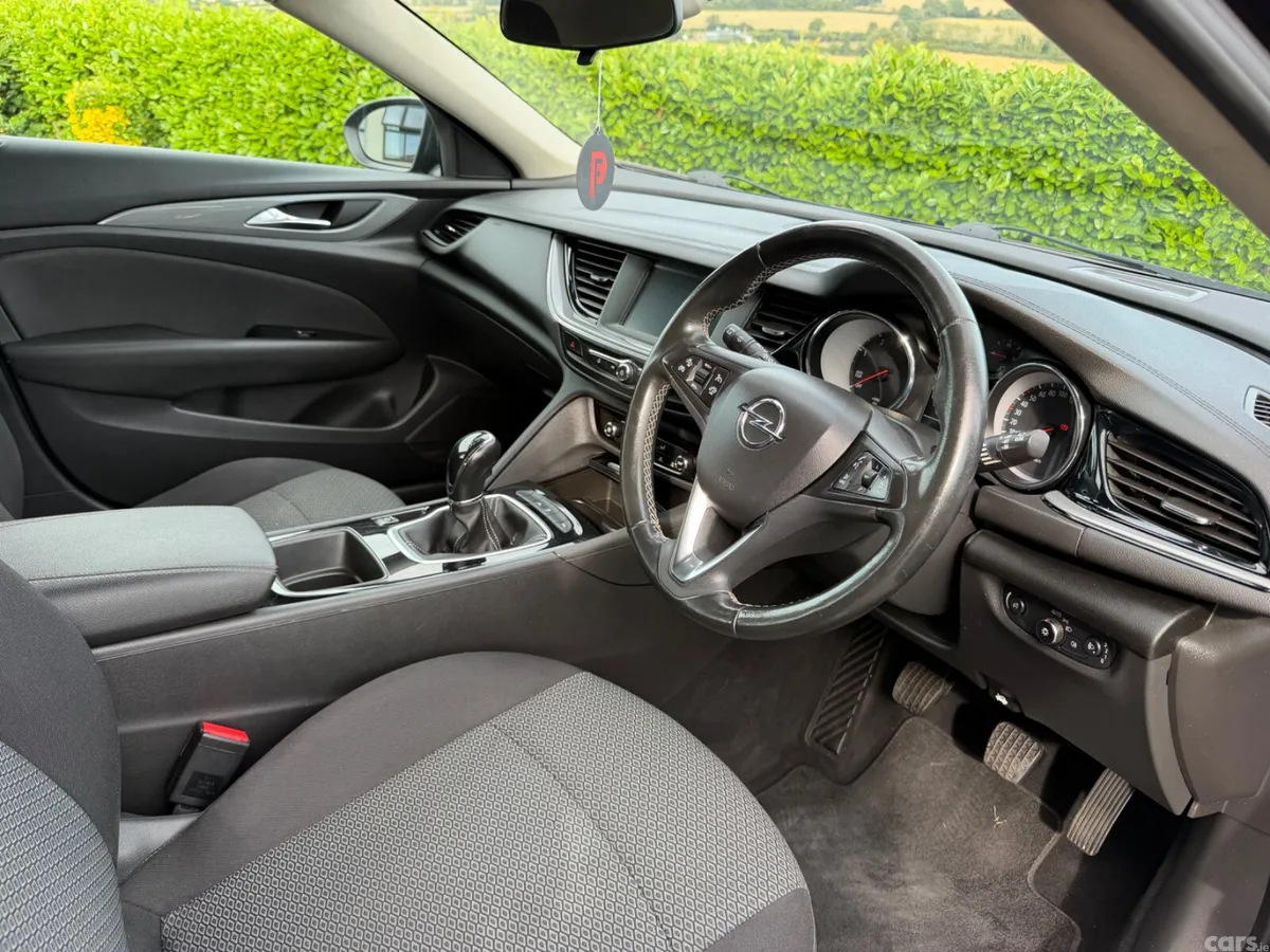 Opel Insignia Hatchback, Diesel, 2019, Black