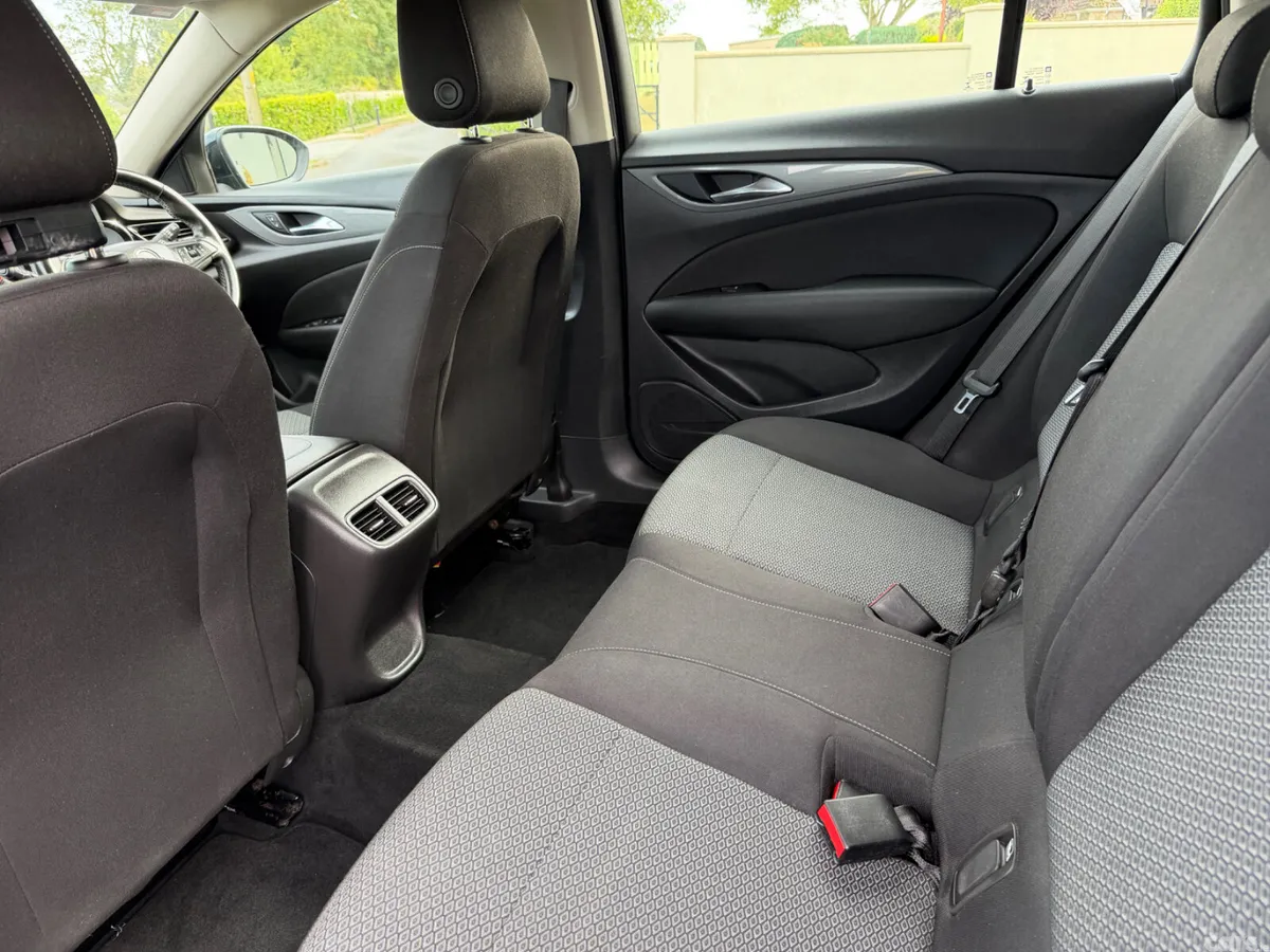 Opel Insignia Hatchback, Diesel, 2019, Black