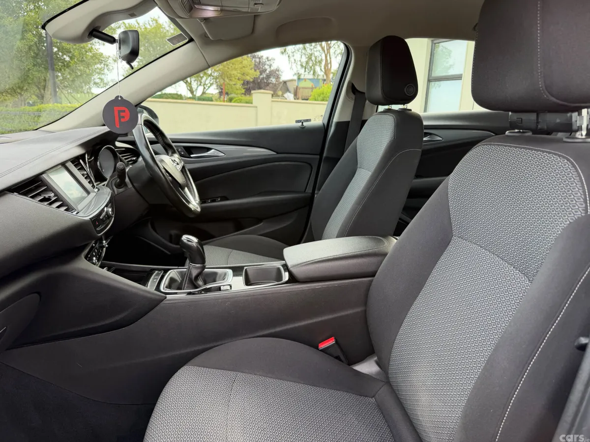 Opel Insignia Hatchback, Diesel, 2019, Black