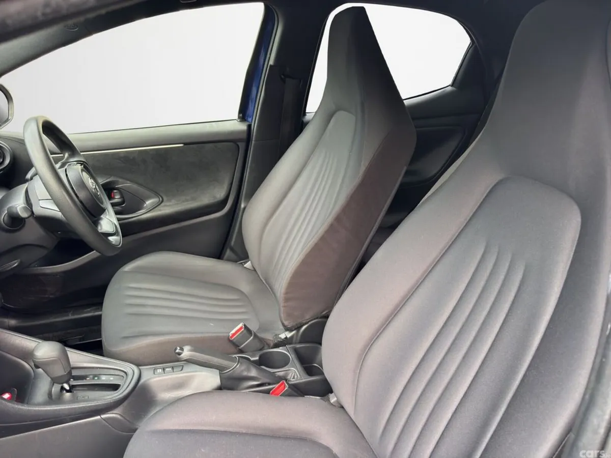 Toyota Yaris Hatchback, Petrol, 2023, Blue