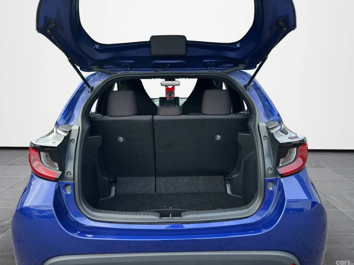 Toyota Yaris Hatchback, Petrol, 2023, Blue