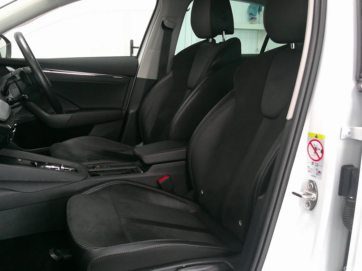 Skoda Octavia Hatchback, Diesel, 2023, White