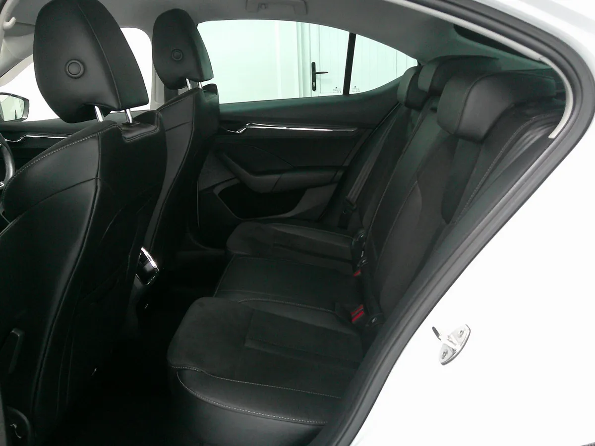 Skoda Octavia Hatchback, Diesel, 2023, White