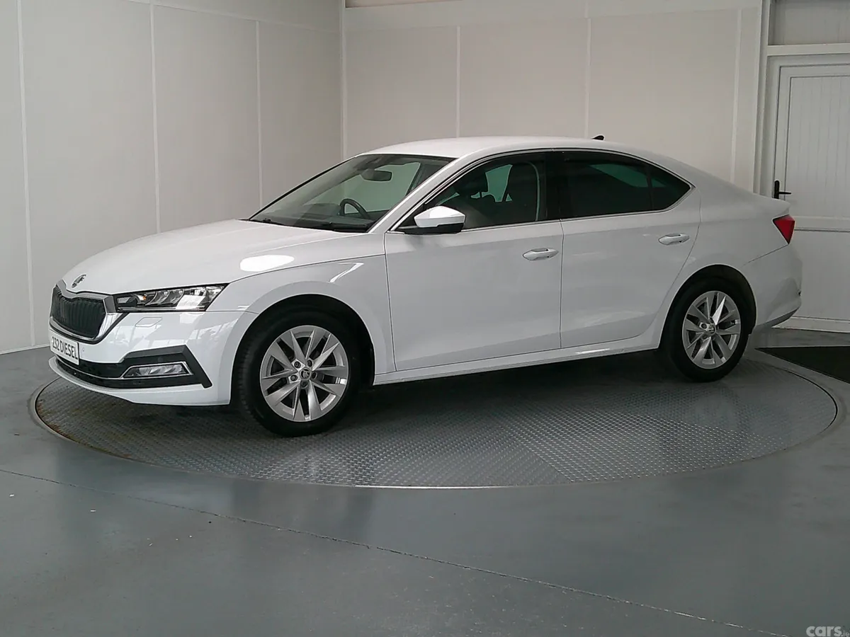Skoda Octavia Hatchback, Diesel, 2023, White