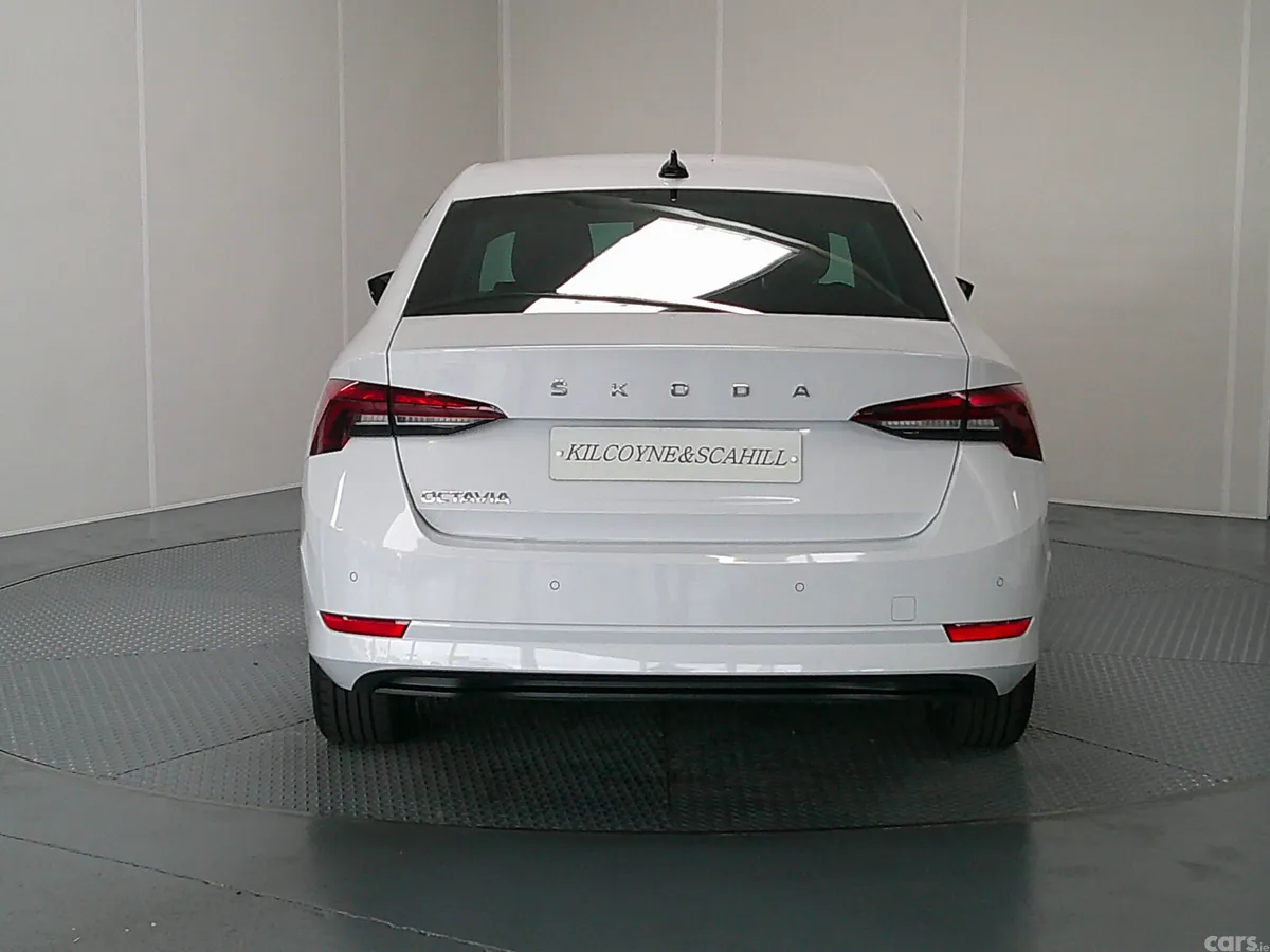 Skoda Octavia Hatchback, Diesel, 2023, White