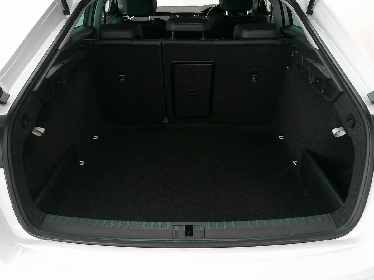 Skoda Octavia Hatchback, Diesel, 2023, White