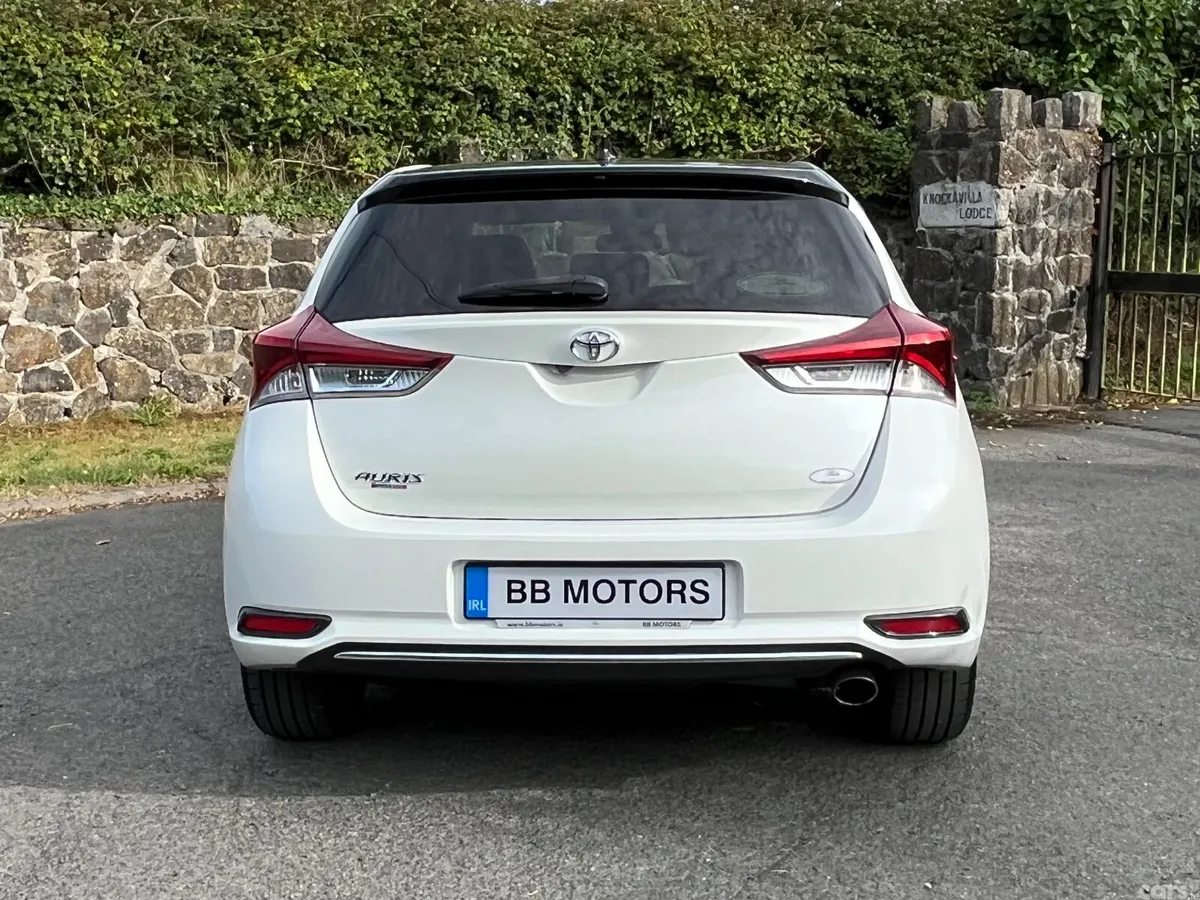 Toyota Auris Hatchback, Petrol, 2018, White