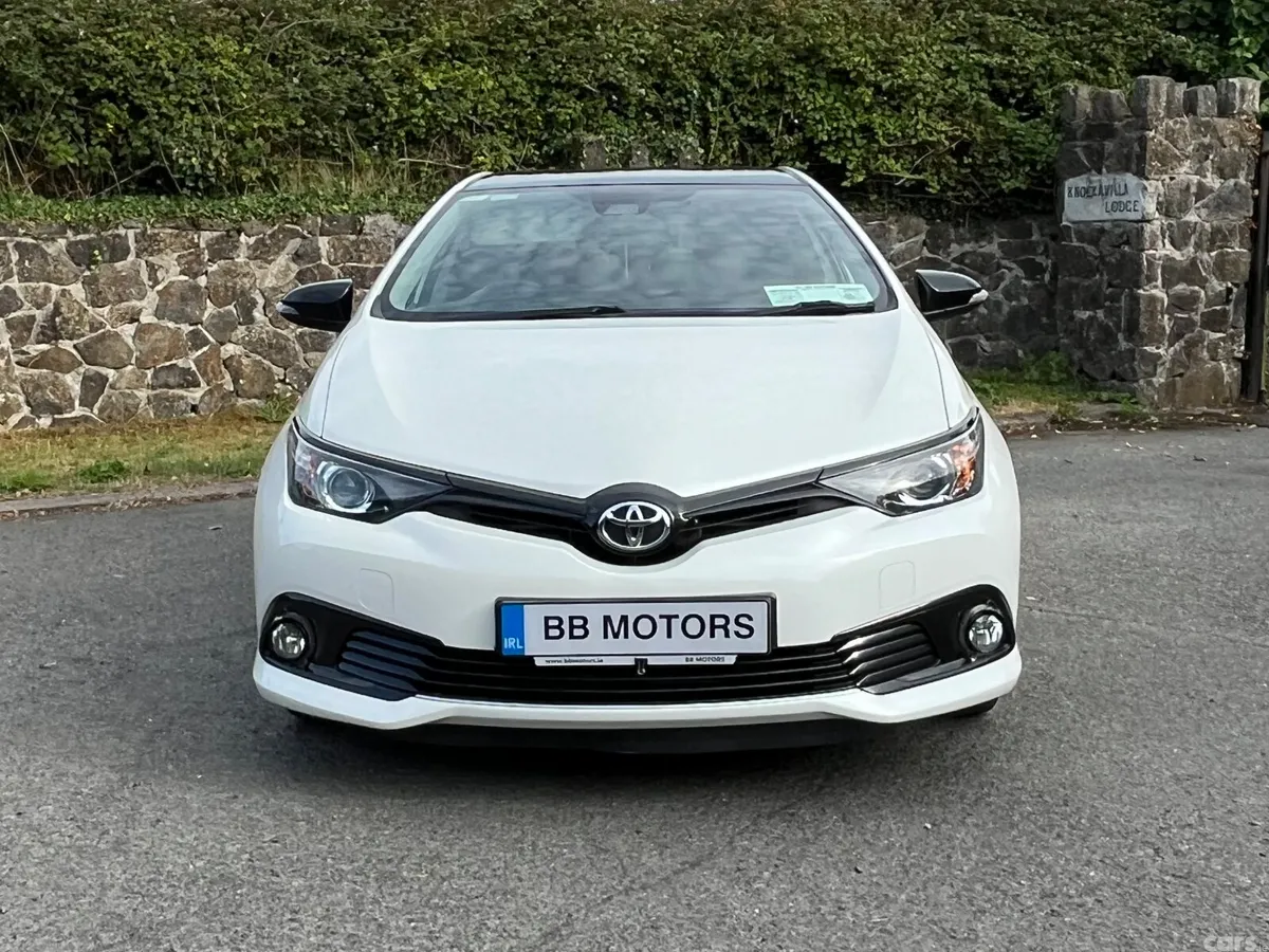 Toyota Auris Hatchback, Petrol, 2018, White