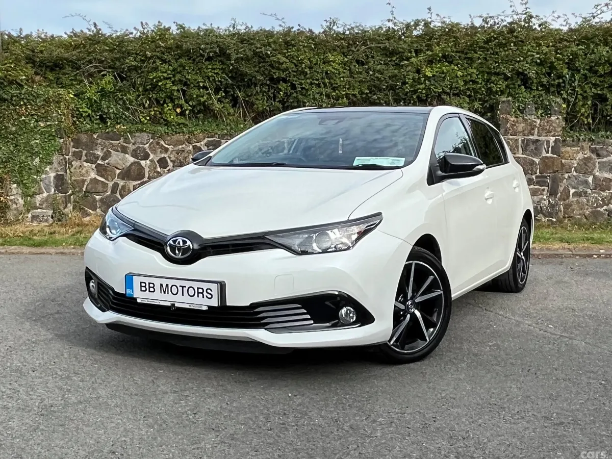 Toyota Auris Hatchback, Petrol, 2018, White