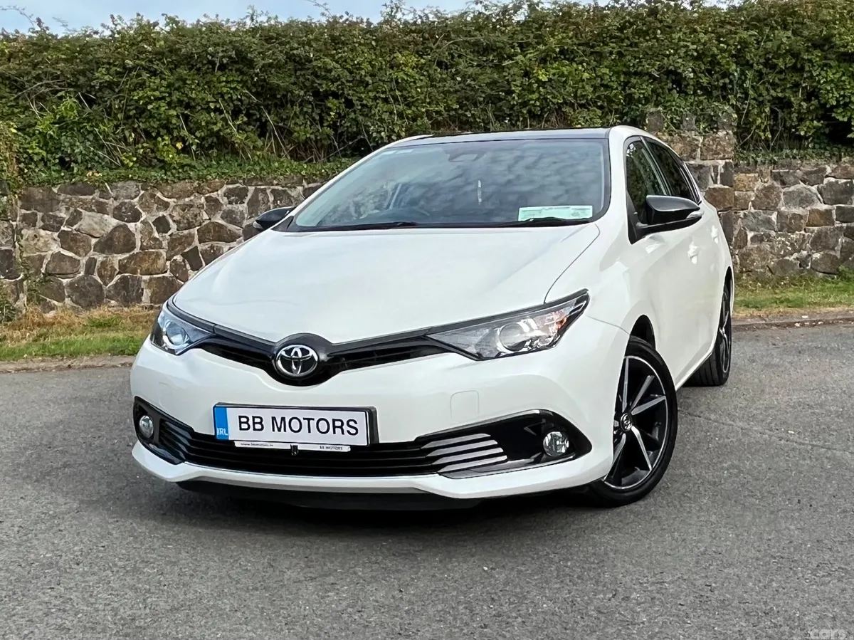 Toyota Auris Hatchback, Petrol, 2018, White