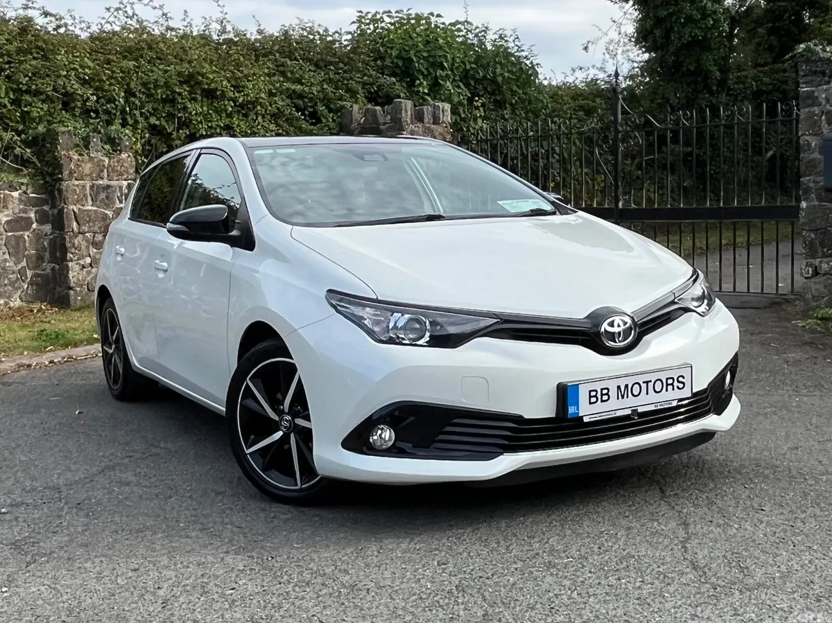 Toyota Auris Hatchback, Petrol, 2018, White