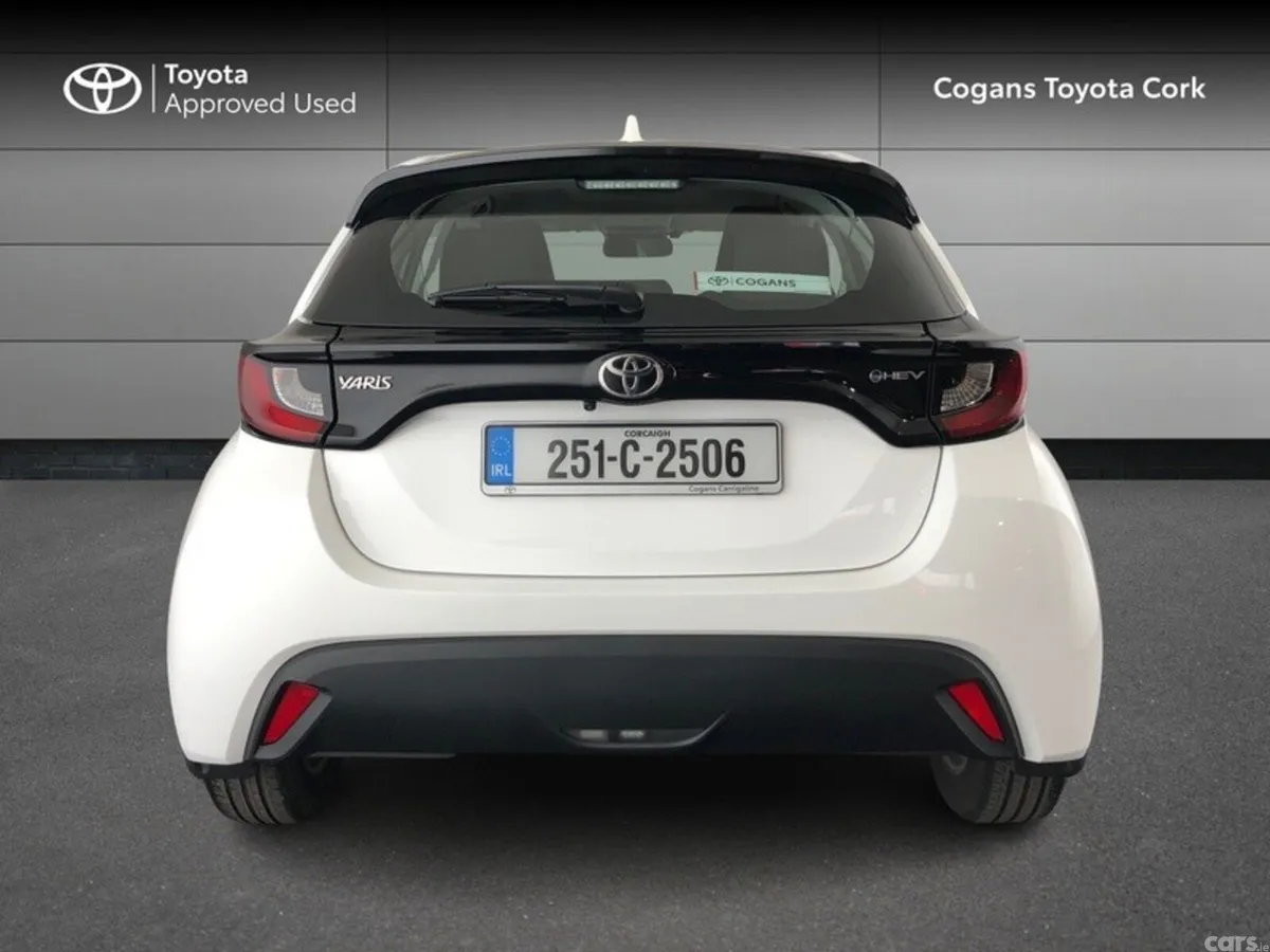 Toyota Yaris Hatchback, Petrol Hybrid, 2025, White
