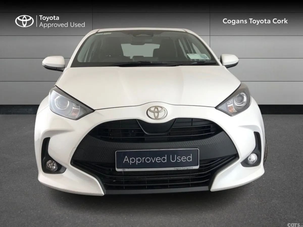 Toyota Yaris Hatchback, Petrol Hybrid, 2025, White