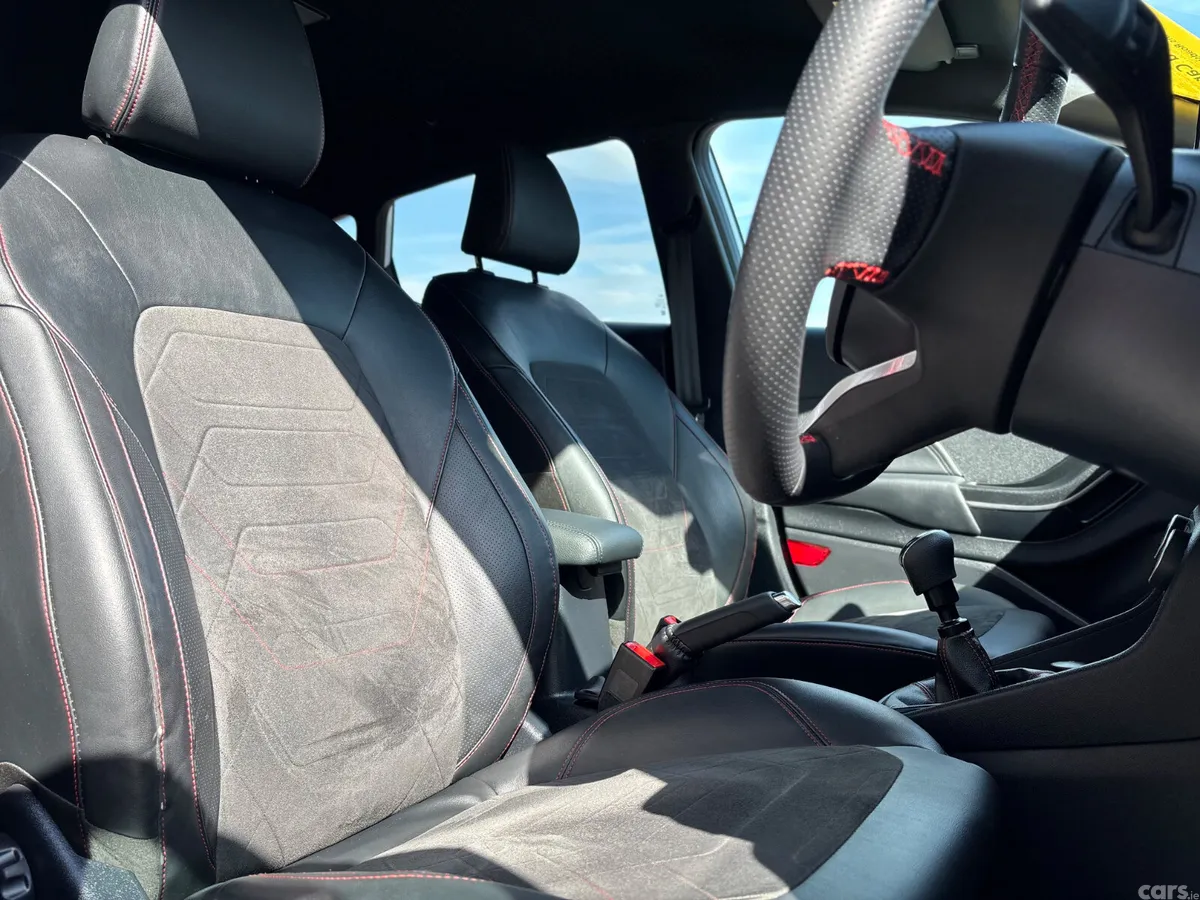 Ford Fiesta Hatchback, Petrol, 2023, White