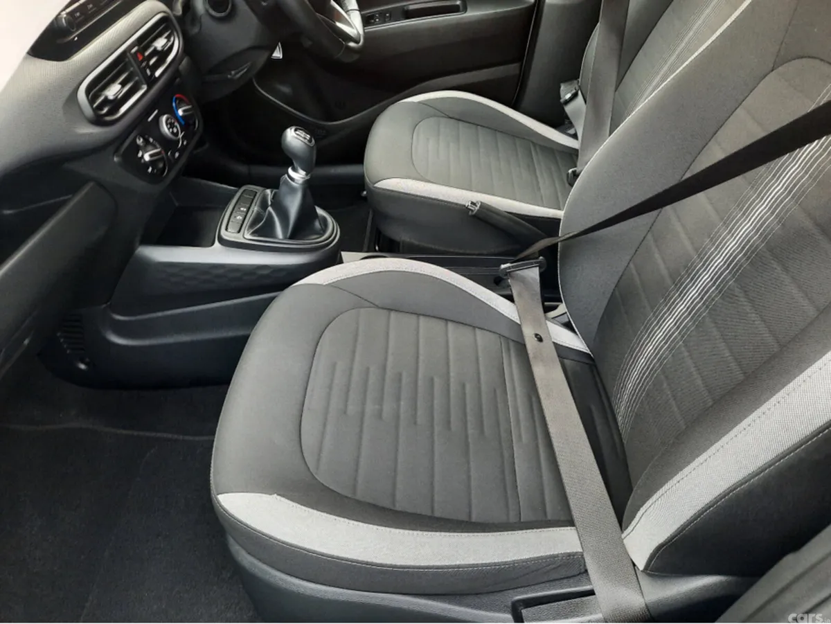 Hyundai i10 Hatchback, Petrol, 2021, Grey