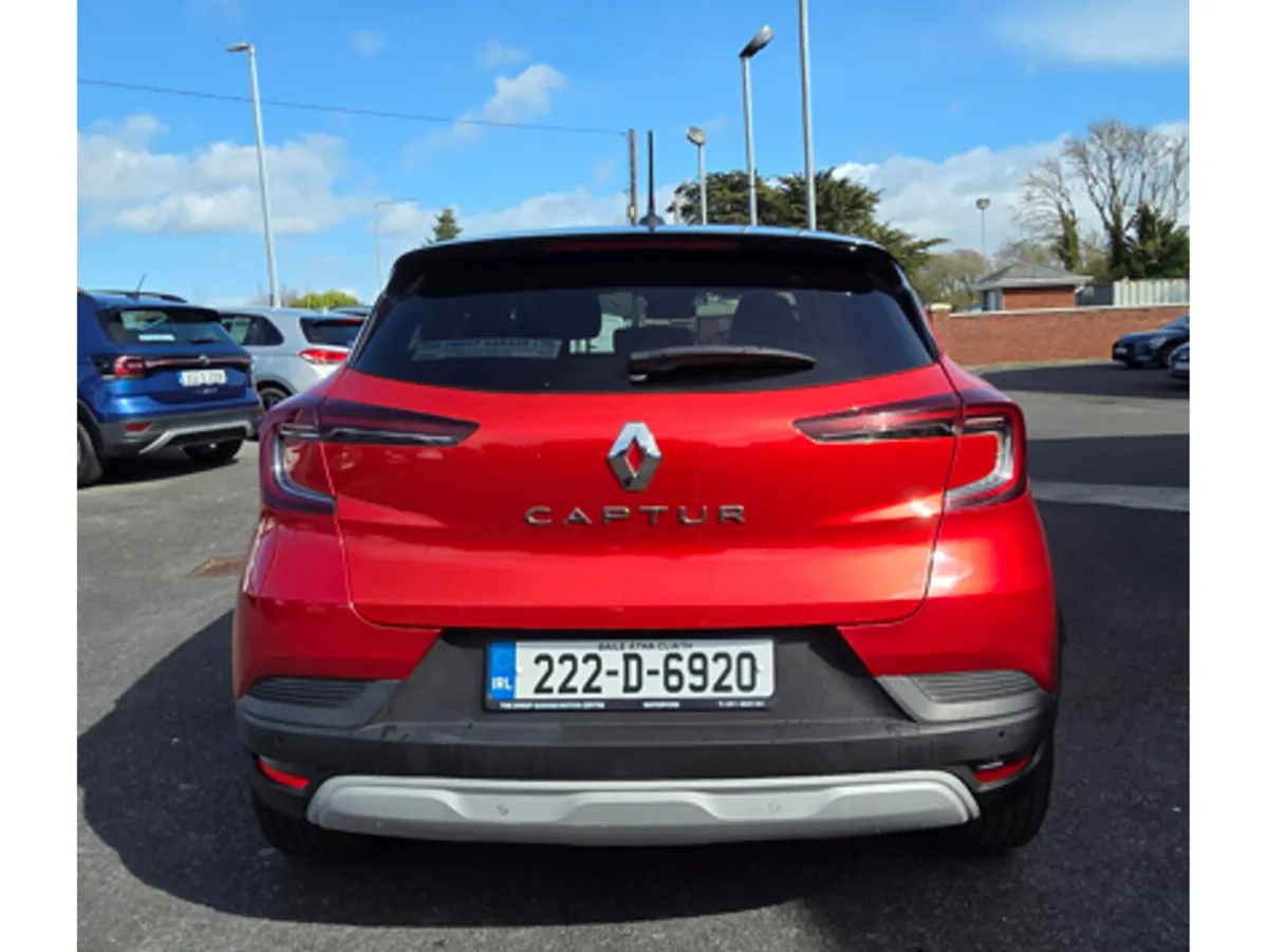 Renault Captur Hatchback, Petrol, 2022, Red