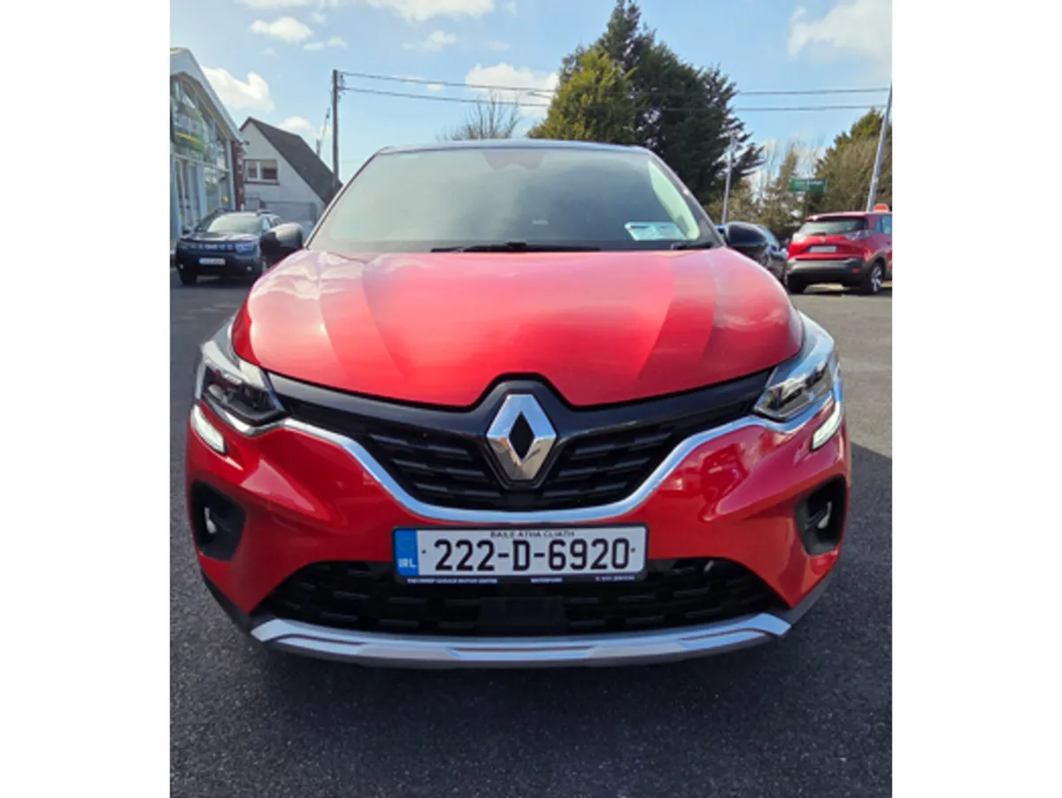 Renault Captur Hatchback, Petrol, 2022, Red