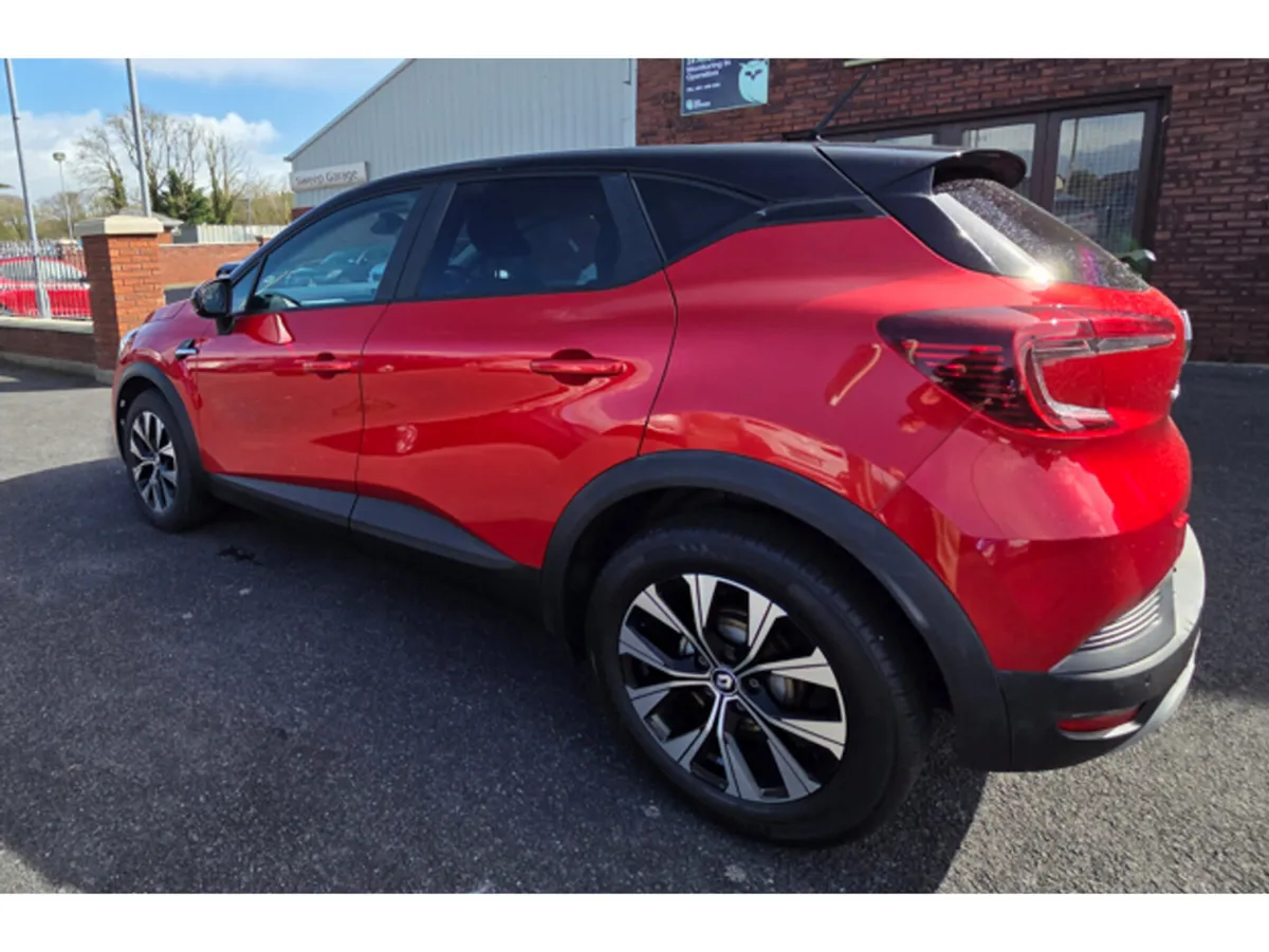 Renault Captur Hatchback, Petrol, 2022, Red
