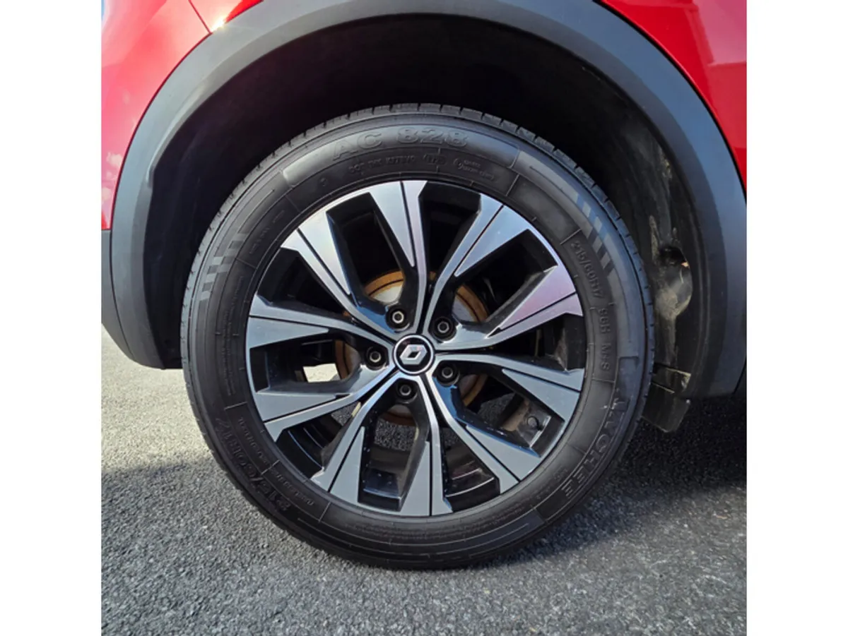 Renault Captur Hatchback, Petrol, 2022, Red