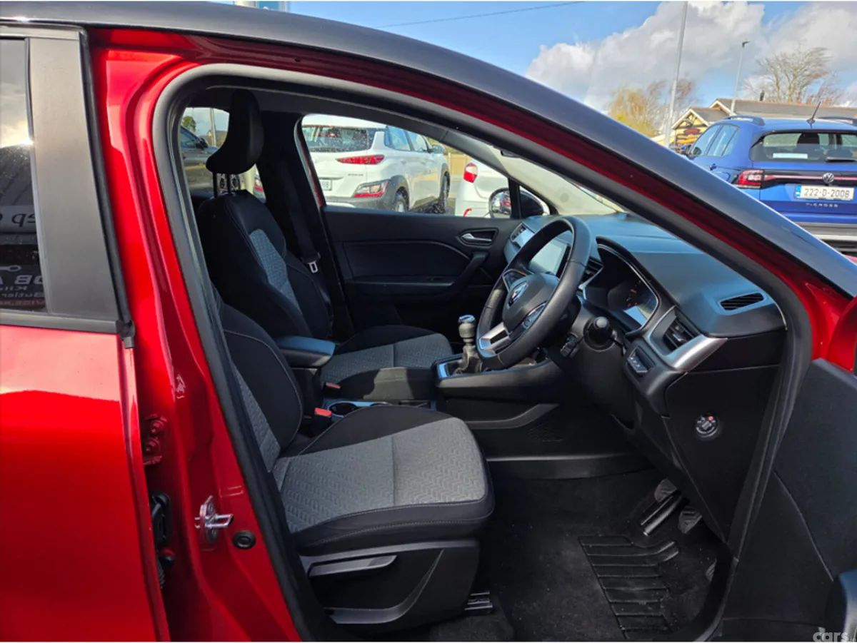 Renault Captur Hatchback, Petrol, 2022, Red