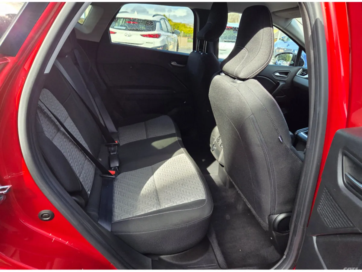 Renault Captur Hatchback, Petrol, 2022, Red