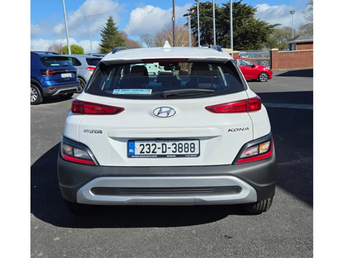 Hyundai KONA MPV, Petrol, 2023, White