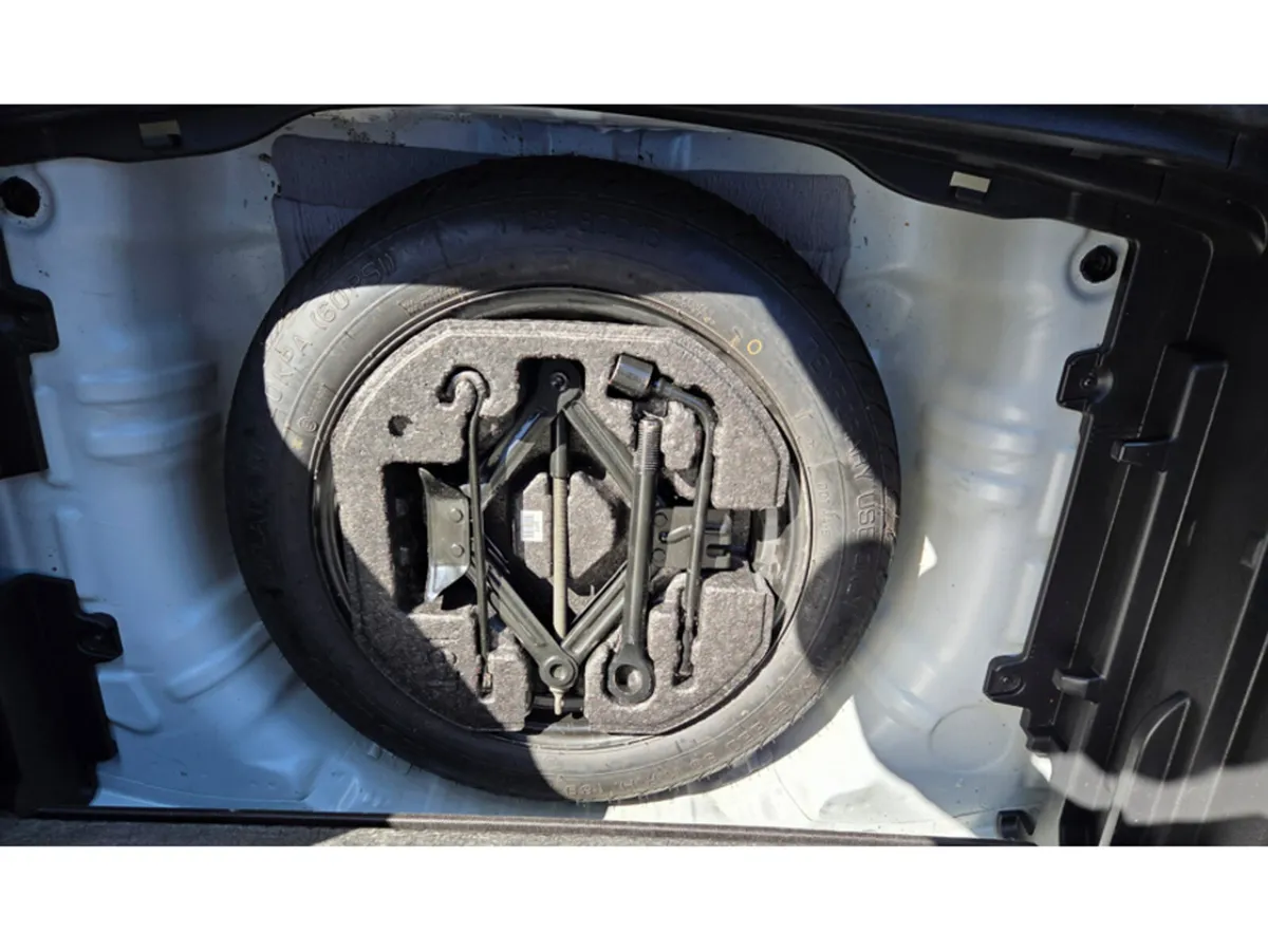 Hyundai KONA MPV, Petrol, 2023, White