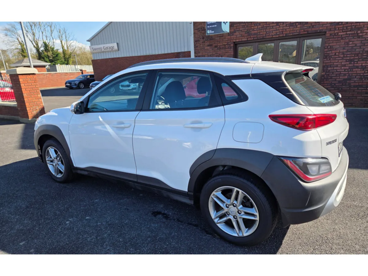 Hyundai KONA MPV, Petrol, 2023, White