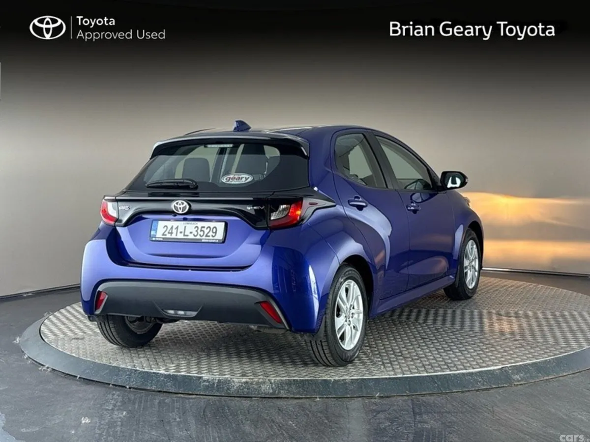 Toyota Yaris Hatchback, Petrol Hybrid, 2024, Blue