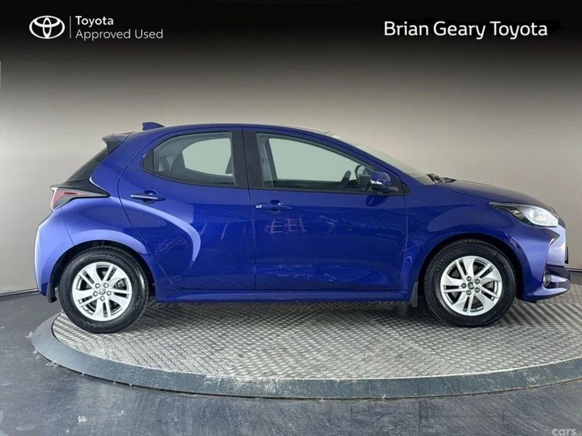 Toyota Yaris Hatchback, Petrol Hybrid, 2024, Blue