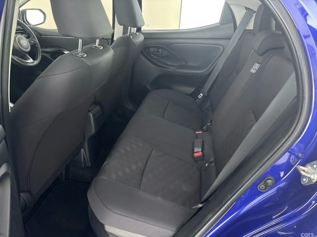 Toyota Yaris Hatchback, Petrol Hybrid, 2024, Blue