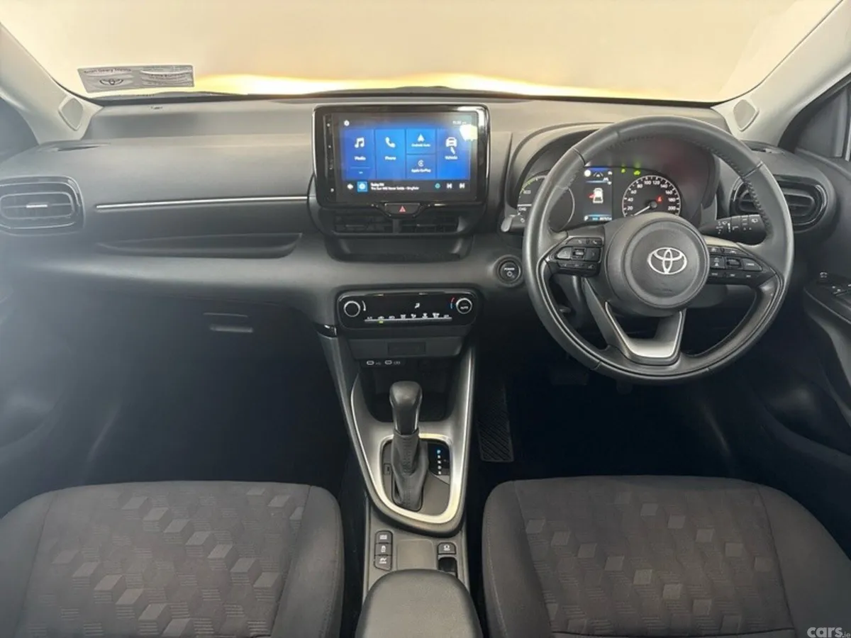Toyota Yaris Hatchback, Petrol Hybrid, 2024, Blue