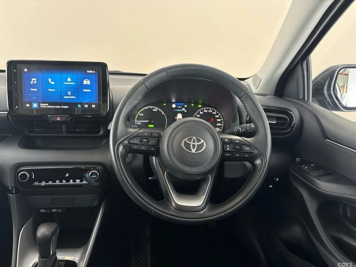 Toyota Yaris Hatchback, Petrol Hybrid, 2024, Blue