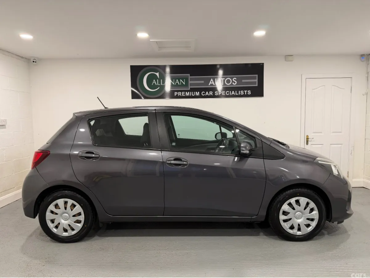 Toyota Yaris Hatchback, Petrol, 2015, Grey