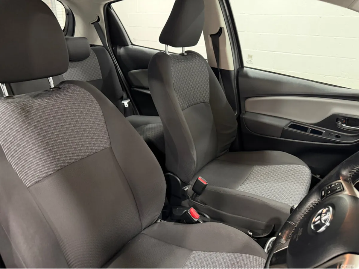 Toyota Yaris Hatchback, Petrol, 2015, Grey