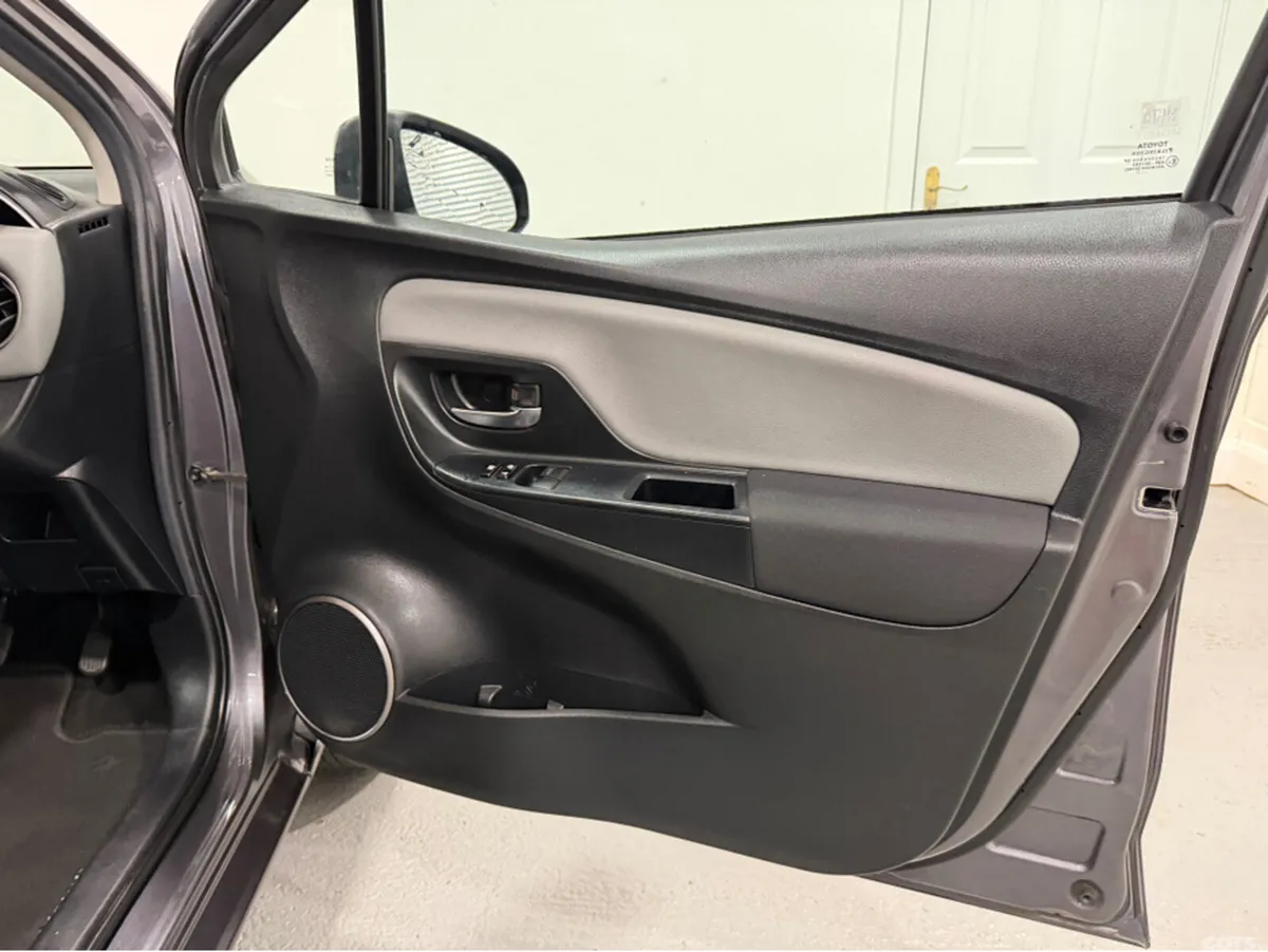 Toyota Yaris Hatchback, Petrol, 2015, Grey