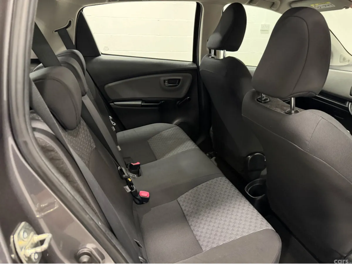 Toyota Yaris Hatchback, Petrol, 2015, Grey